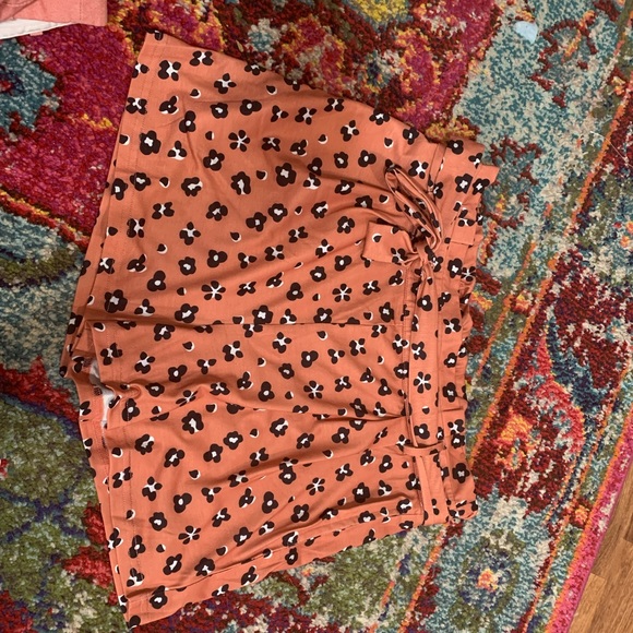 LEOPARD. RUST. SHORTS - Picture 2 of 2